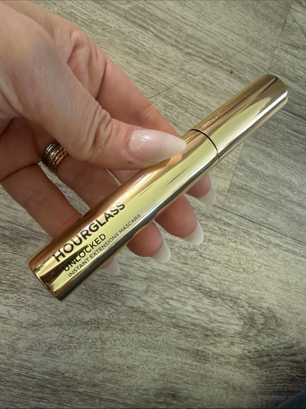 Hourglass Unlocked Instant Extensions Mascara — Gold & Black